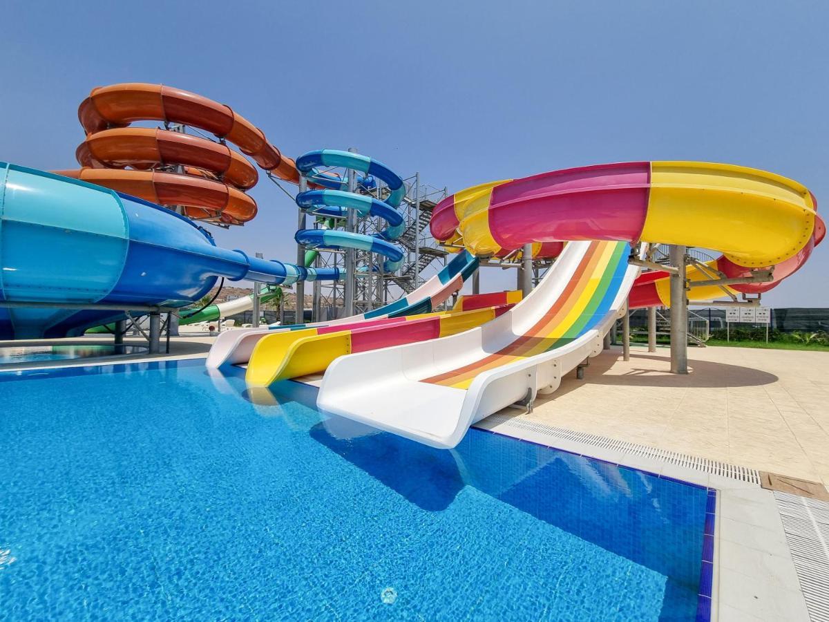 Holiday Stay With Aqua Park In Isabella, Caesar Blue Resort, Lunch Till 4Pm, Spa, Gym And Kids Club Gastria 外观 照片